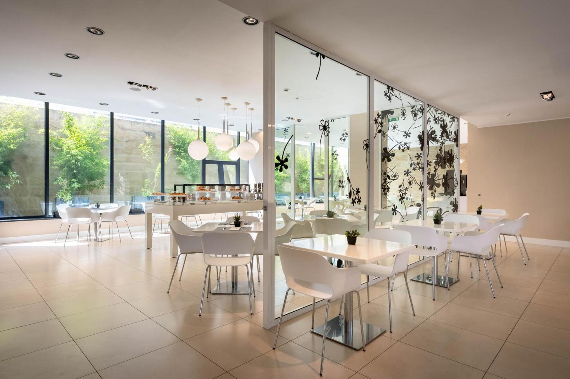 Ih Watt 13 Hotel 4*